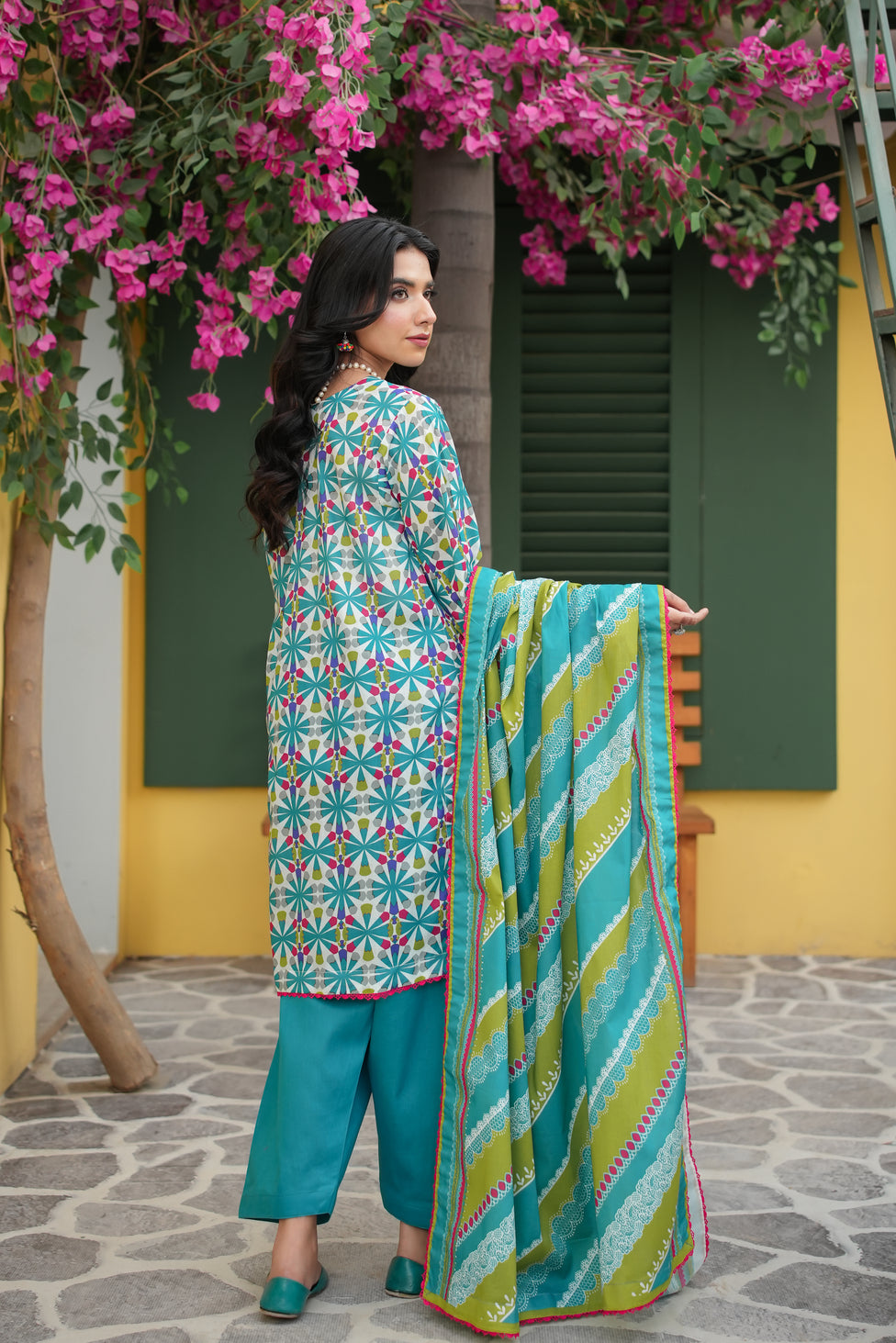 Zarnish Rose Bloom Printed 3-Piece Suit (Premium Lawn)