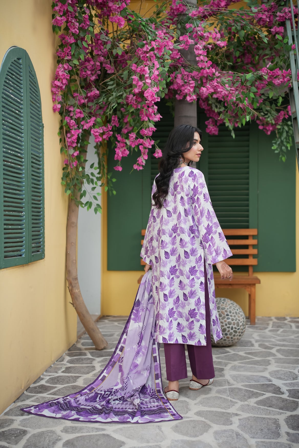 Zarnish Rose Garden Printed 3-Piece Suit (Premium Lawn)