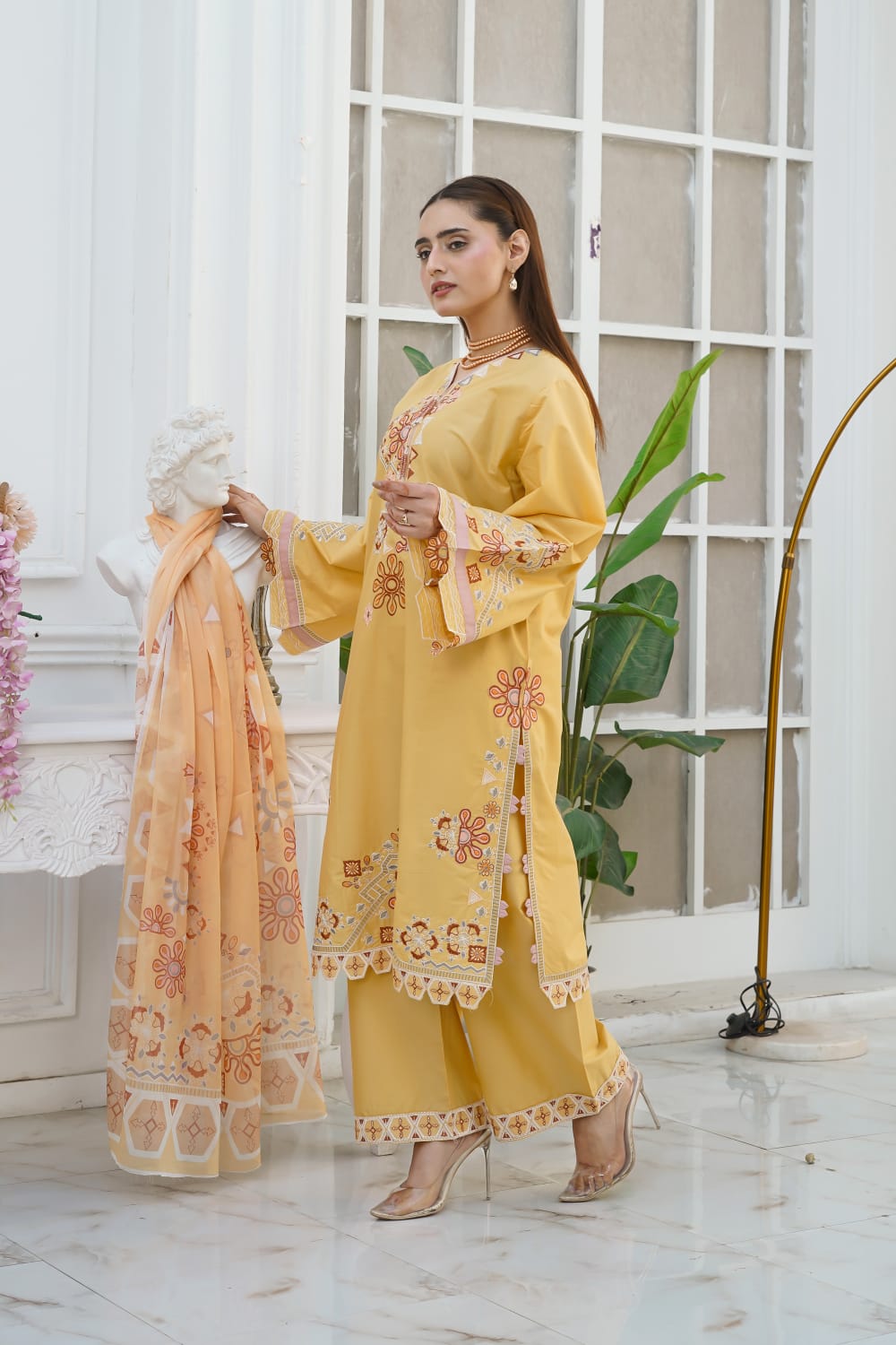 Zarnish Azure Noir Embroidered Cotton Lawn 3-Piece